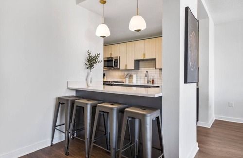 Crystal City Apartment | UrbanDelight Crystal City Mins to DC Free Parking