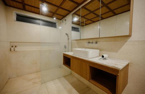 Sunset Road Villa | UrbanVilla