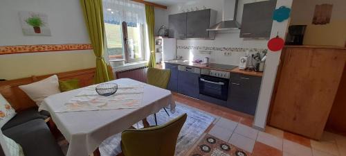 Bad Hofgastein Apartment | Urlaub am Krausberghof, Apartment mit Balkon und Parkplatz, Aufenthaltsraum, Sauna und Infrarotkabine, inmitten der Natur, kostenfreie Kaffeekapseln, 6 Fahrminuten zur Alpentherme Gastein und zur Schlossalmbahn, Spielplatz, großer Gartenbereich