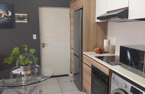 Greater Johannesburg Metropolitan Area Apartment | URlyfstyle Cottage Near Mall of Africa