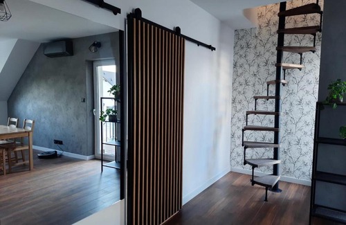 Kornik Apartment | Uroczy apartament z dostępnym parkingiem