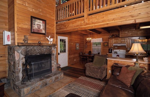 Pine Mountain Cabin | Auburn or Alabama Football! - 1 hour; Callaway Fall Festivals - 15 minutes.