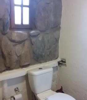 Las Vegas Ski Chalet | UTU TOCO - casa de piedra en lengua Huarpe