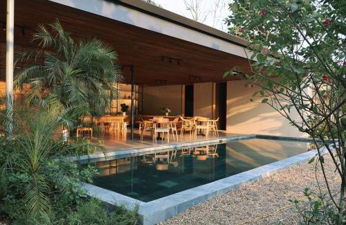 Huong Thuy House | Vả Riverside Retreat