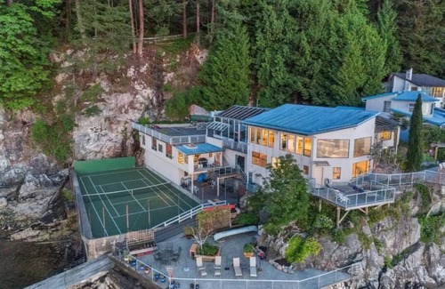 Vancouver House | V&P Ocean front villa