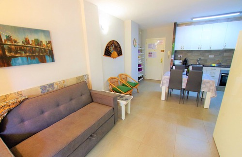 Lloret de Mar Apartment | V&V LLORET-WHITE APARTMENT: 550m. center Lloret, swimming pool