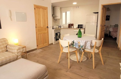 La Adrada Apartment | V2 Casa del Castillo VUT entreplanta by Naturadrada