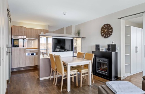 Wremen Apartment | Vacation apartment near the beach with sauna and great, covered balcony with dyke view