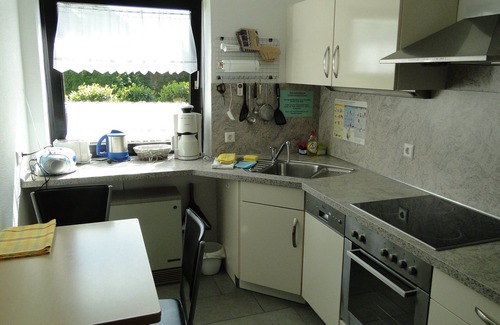 Bisingen Apartment | Vacation apartment 'Gästehaus Zollerblick' with a view of Hohenzollern Castle and shared pool
