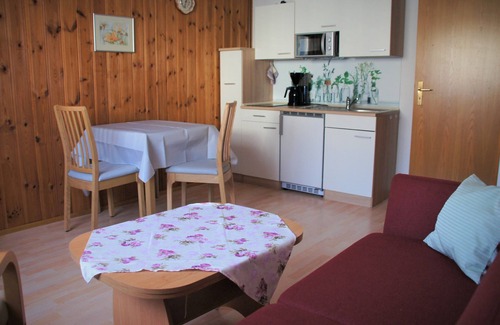 Bad Muenster am Stein-Ebernburg Apartment | Vacation apartment in the flower garden