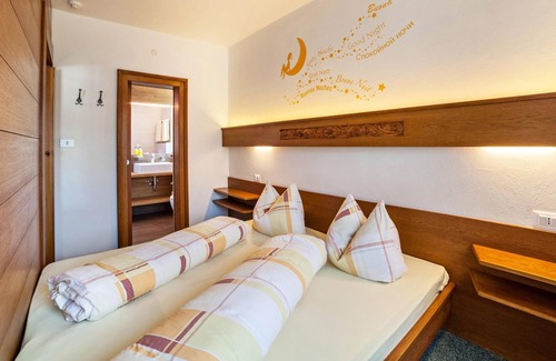 Burgusio Apartment | Vacation Apartment "Sonnenhof Sonnschein" with Mountain View, Terrace& BBQ