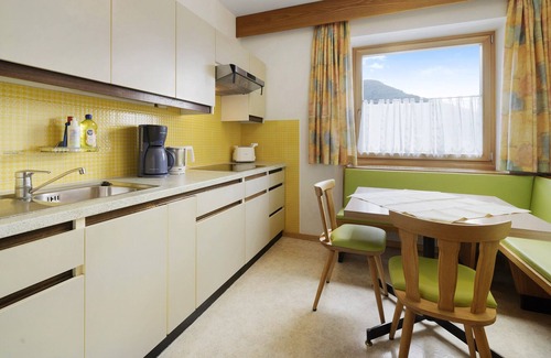 Burgusio Apartment | Vacation Apartment "Sonnenhof Sonngarten" with Mountain View & BBQ
