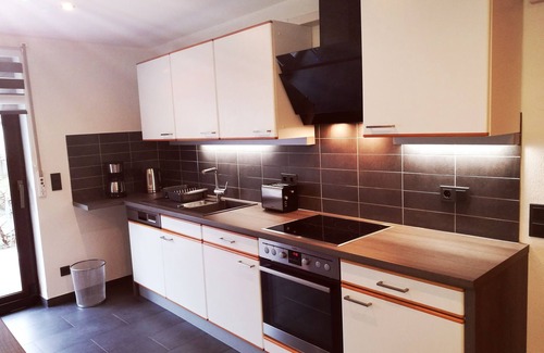 Loef Apartment | Vacation apartment HAUS KORJÄSSER, Moselle view and sun terrace
