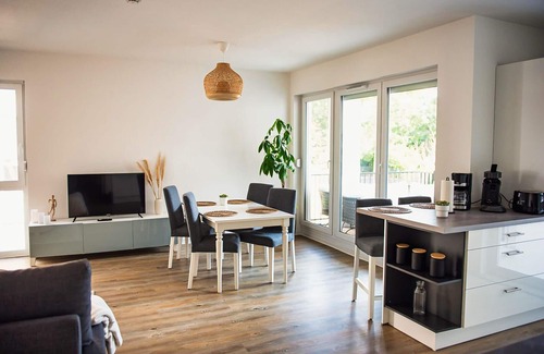Hanau Apartment | Vacation apartment MainStyle Hanau - for 5 people, with balcony, WLAN & parking space
