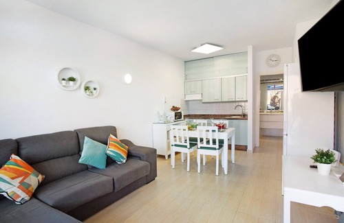 Taurito Apartment | Vacation Apartment 'Paraíso Taurito' with Sea View, Terrace, Shared Pool & Wi-Fi