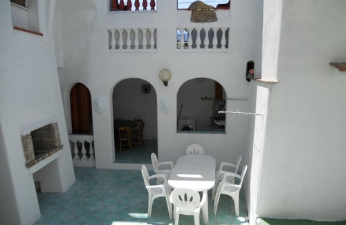 Succhivo Apartment | Vacation apartment sleeps 6 just 50 meters from Chiaia beach