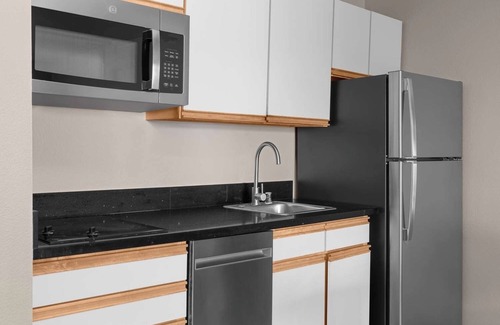 East Lake Hills House | Vacation At its Finest! Relaxing Studio Suite w/Complimentary Breakfast!