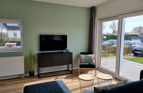 Saint Johannesga Apartment | Vacation at the Sneekermeer lake! Plenty of water sports and nature.