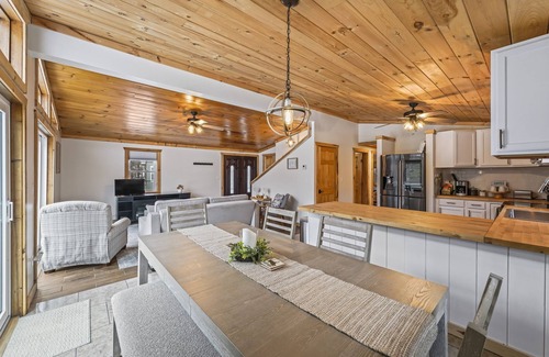 Lake Luzerne House | Vacation Cabin minutes from Lake George w/Hot Tub