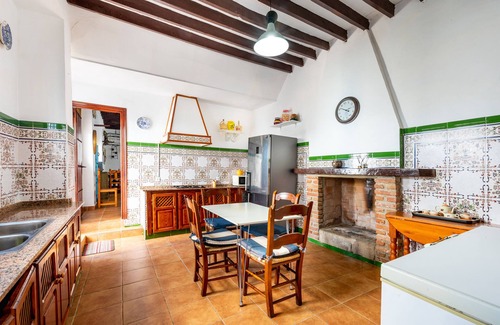 Villanueva del Rosario House | Vacation Home "Villa Hache" with Mountain View, 2 Private Terraces & Wi-Fi