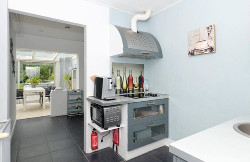 Enkhuizen Apartment | Vacation home Aan de Veste, located in the center of Enkhuizen