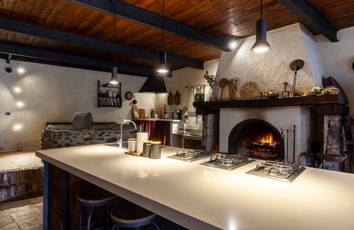 Gassano House | Vacation Home "Ai Torchi Vecchi" with Private Pool, Private Terrace & Wi-Fi