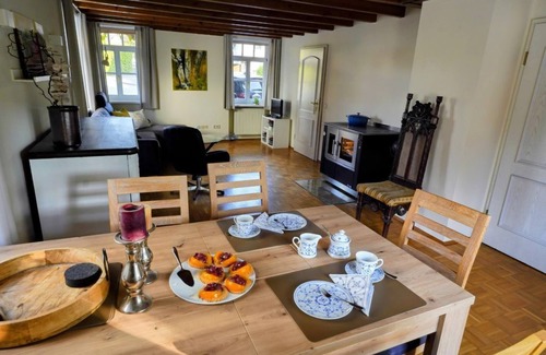 Rischenau Apartment | Vacation home Altes Wirtshaus - Stylish vacation home with original pictures