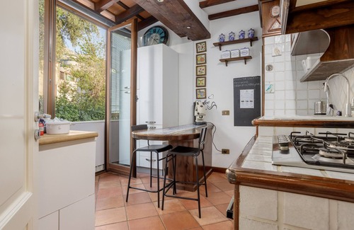 Mondello House | Vacation Home "Appartamento Villa Degli Ulivi" with Private Garden & Wi-Fi
