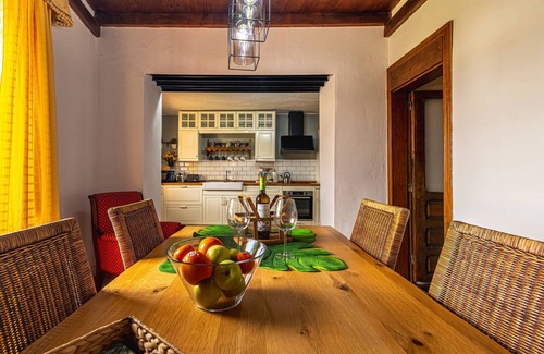 Villa de Arico House | Vacation Home "Bernarda" with Heated Pool, Sea View, Private Pool & Wi-Fi