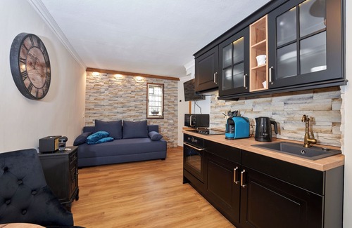 Ulmen House | Vacation home by the lake for 6-10 people, by the lake, historic town center
