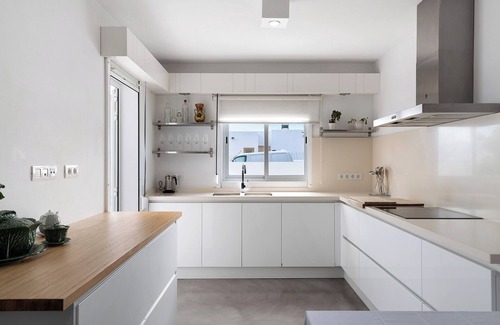 Playa del Cable House | Vacation Home 'Casa La Concha Lanzarote' with Shared Pool, Private Terrace and Wi-Fi