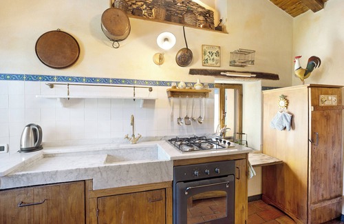 Cartari House | Vacation Home 'Casa Vittorina' with Garden, Terrace & Wi-Fi