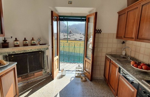 Montefegatesi House | Vacation Home in Montefegatesi with 3 bedrooms sleeps 7