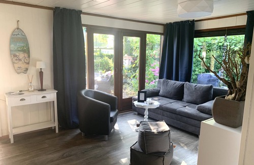 Oostvoorne House | Vacation home in Molecaten Park Brielse Meer with beautiful garden, on the North Sea 🏝