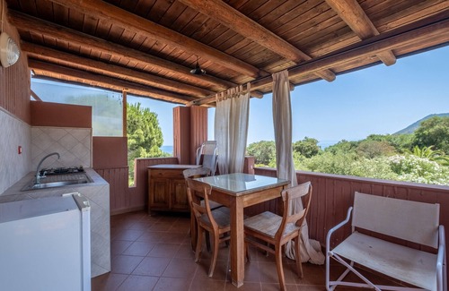 Vulcanello House | Vacation Home "Jerà D72 Vista Mare" with Sea View, Private Terrace & Wi-Fi