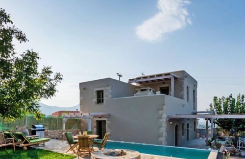 Kastellos House | Vacation home Kastellos Old House in Georgioupoli - 7 persons, 3 bedrooms