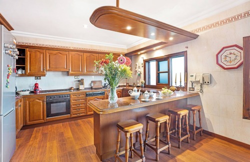 La Vera House | Vacation Home "La Victoria' with Sea View, Private Terrace & Wi-Fi