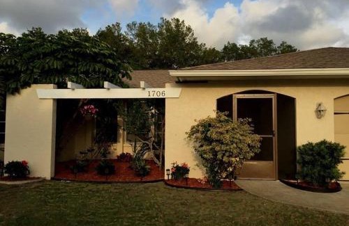 Venice Gardens House | Vacation Home on Coral Sands