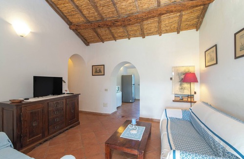 Baja Sardinia House | Vacation Home “Susy House” close to the Beach with Sea View and Garden