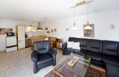 Bad Sassendorf Apartment | Vacation home with terrace and garden