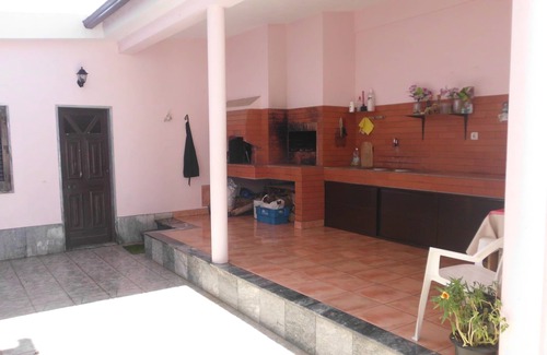Corroios Villa | Vacation home with driver (for travel)