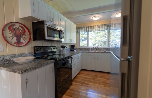 Belfast House | Vacation Home with private lake frontage- Great Summer or Fall Getaway!