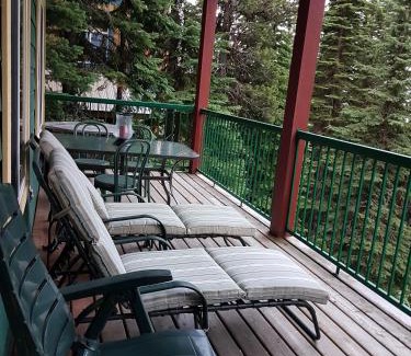 Silver Star Mountain Apartment | Vacation Homes by The Bulldog- Berker's Suite A