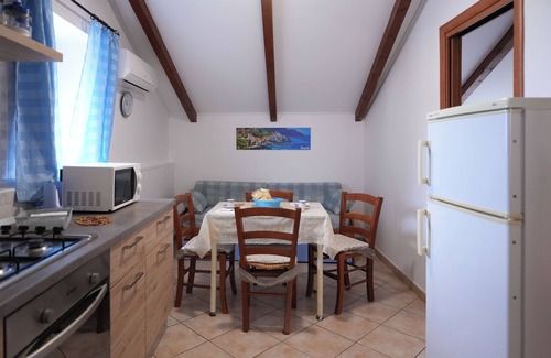 Erchie House | Vacation House Gialu