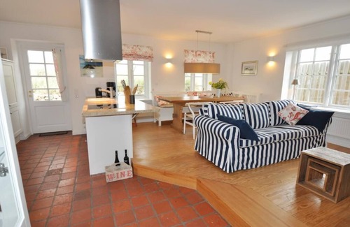 St. Peter-Ording House | Vacation in the vacation home "Diekkieker" - located directly on the Ordinger dike with sauna