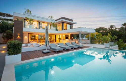 Nueva Andalucia Villa | VACATION MARBELLA I Villa Almost Heaven, New Built Villa, Rooftop Jacuzzi, Infinity Heated Pool