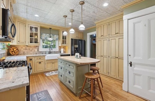 Hallowell House | Vacation or Short-term rental. Spacious 4-bedroom house in welcoming Hallowell.