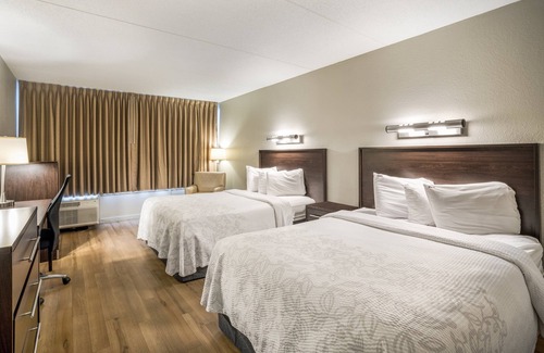 Woburn Hotel | Vacation Starts Here! Pets Allowed and FREE Parking, Steps to Woburn Mall!
