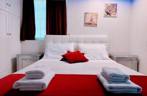 Paiania Villa | Vacation Villa 5 bedrooms