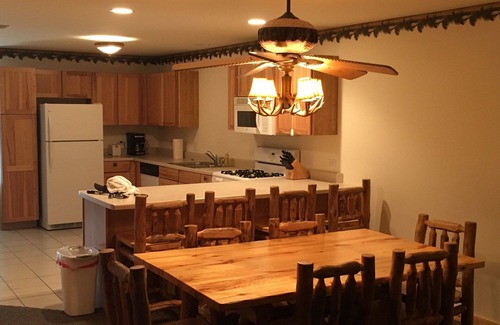 Utica Villa | Vacation Villa Located Near Starved Rock and Matthiessen State Parks!